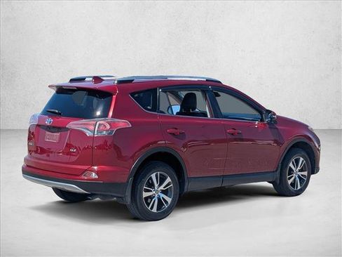 Used 2018 Toyota RAV4 XLE FWD image 5