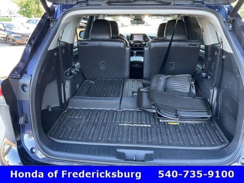 Used 2022 Toyota Highlander XLE AWD/4WD image 24
