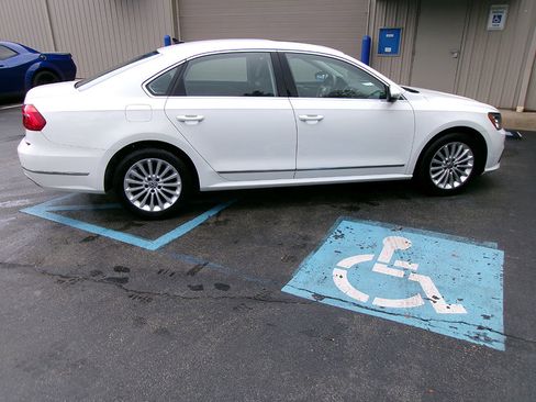 Used 2016 Volkswagen Passat 1.8T SE image 5