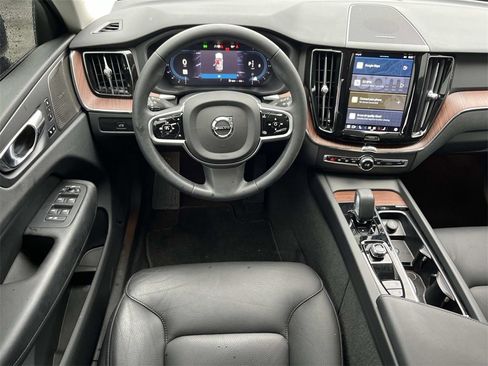 Used 2023 Volvo XC60 B5 Plus image 14