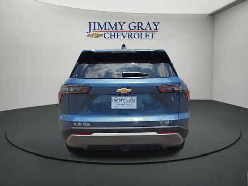 New 2026 Chevrolet Equinox LT w/ Convenience Package II FWD image 4