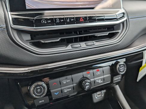 New 2026 Jeep Compass Latitude image 14