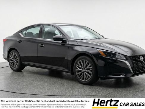 Used 2025 Nissan Altima 2.5 SV image 1