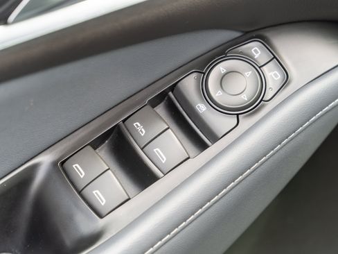 Used 2024 Buick Enclave Essence w/ Experience Buick Package FWD image 17