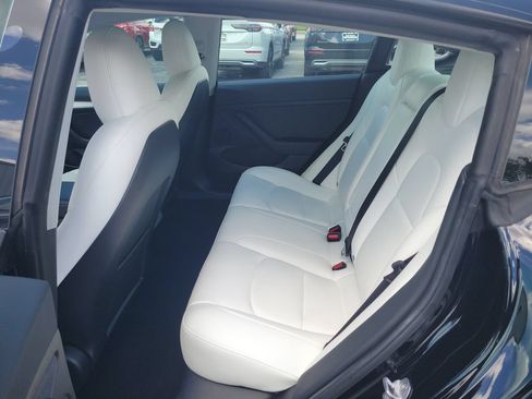 Used 2023 Tesla Model 3 Standard Range RWD image 9