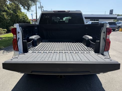 Used 2023 Chevrolet Silverado 1500 LT AWD/4WD image 4