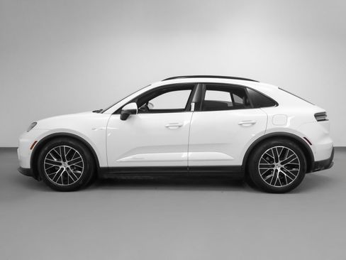 Used 2025 Porsche Macan Electric image 2