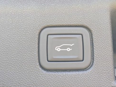 Used 2024 Chevrolet Equinox LT FWD image 16