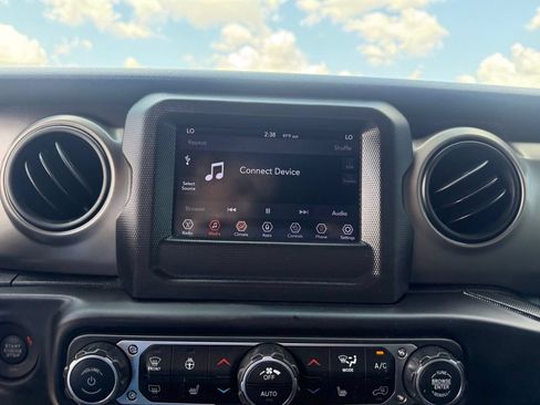 Used 2018 Jeep Wrangler Unlimited Sport S AWD/4WD image 37