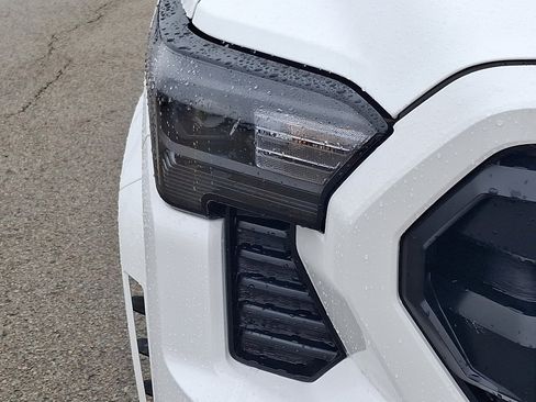 Used 2025 Toyota Tacoma SR image 9