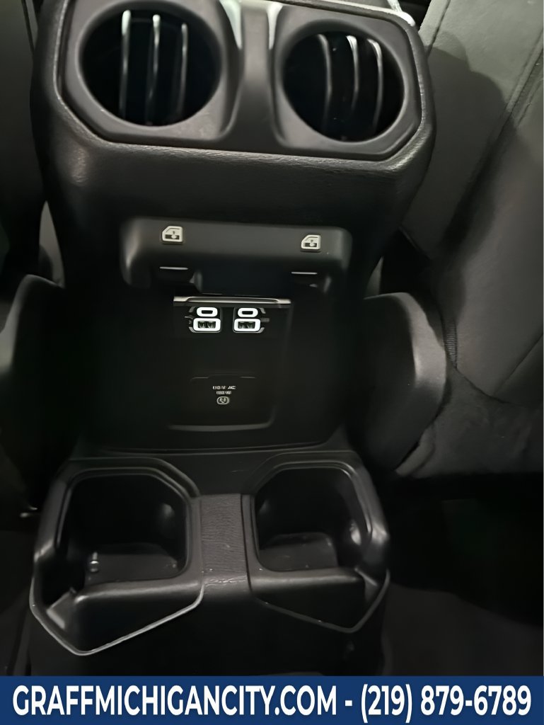 Used 2018 Jeep Wrangler Unlimited Sahara AWD/4WD image 15
