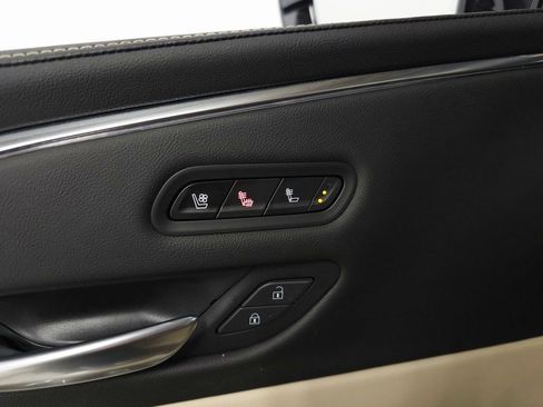 Used 2022 Cadillac Escalade Premium Luxury image 17