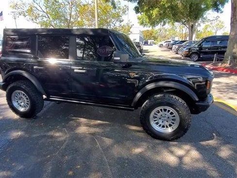 Used 2022 Ford Bronco Badlands image 43