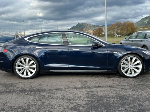 Used 2013 Tesla Model S Performance image 2