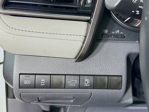 Certified 2022 Toyota Camry SE image 19