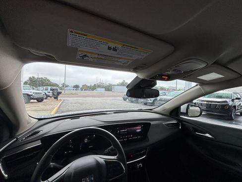 Used 2025 Buick Encore GX Preferred image 32