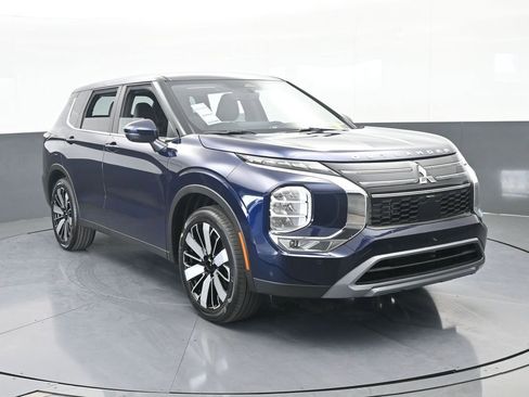 New 2026 Mitsubishi Outlander SE image 9