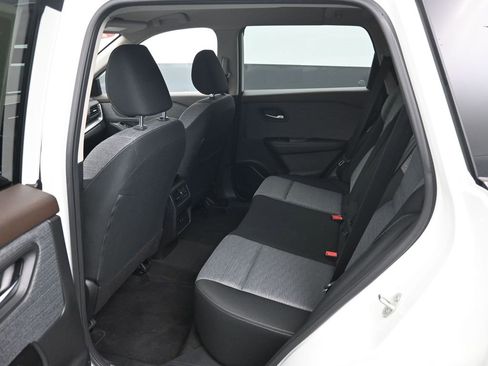 Used 2023 Nissan Rogue SV image 10