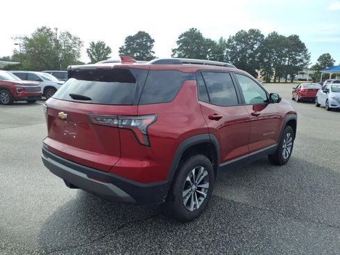Used 2025 Chevrolet Equinox LT w/ Convenience Package II FWD image 5
