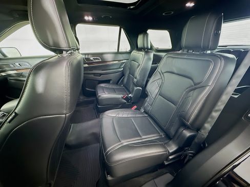 Used 2018 Ford Explorer Platinum AWD/4WD image 29