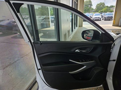 Used 2024 Chevrolet Trax LS FWD image 17