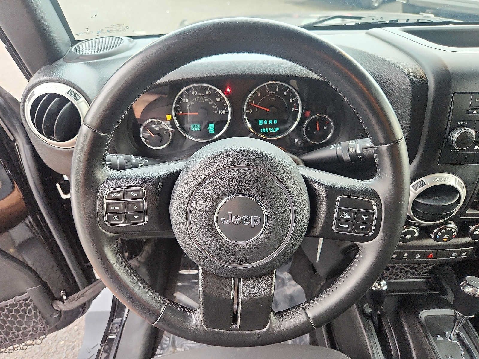 Used 2016 Jeep Wrangler Unlimited Sahara w/ Dual Top Group AWD/4WD image 18