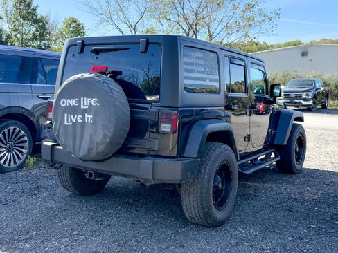 Used 2018 Jeep Wrangler Unlimited Rubicon w/ Connectivity Group image 6