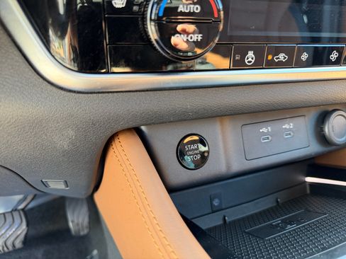 Used 2025 Nissan Rogue Platinum AWD/4WD image 28