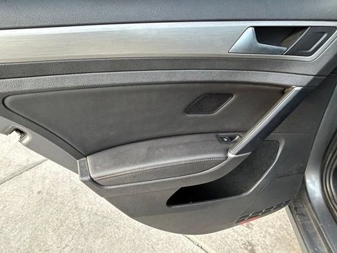 Used 2015 Volkswagen Golf S FWD image 21