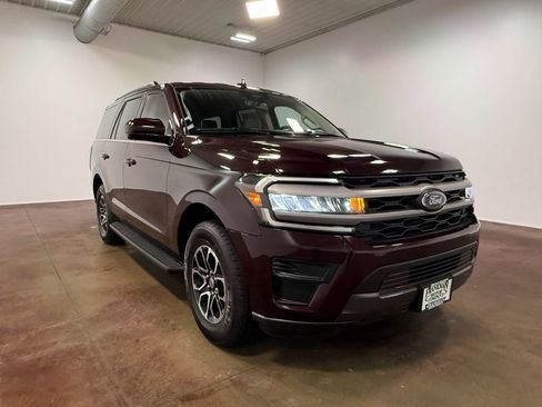 Used 2024 Ford Expedition XLT image 30