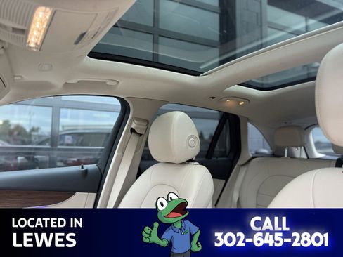 Used 2022 Mercedes-Benz GLC 300 4MATIC image 6