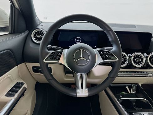 Certified 2025 Mercedes-Benz GLA 250 image 24