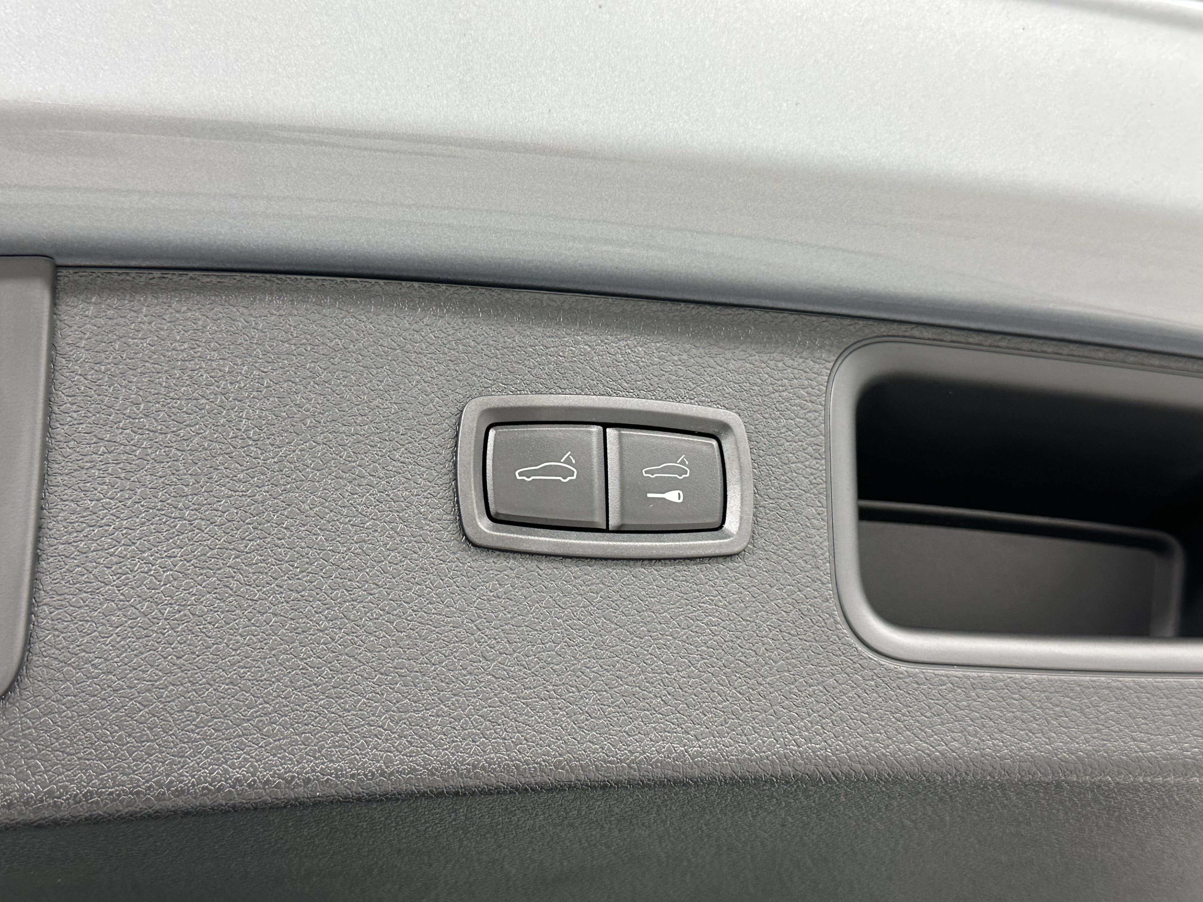 Used 2025 Porsche Macan AWD/4WD image 58