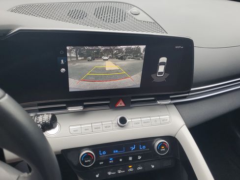 Used 2022 Hyundai Elantra Limited image 25