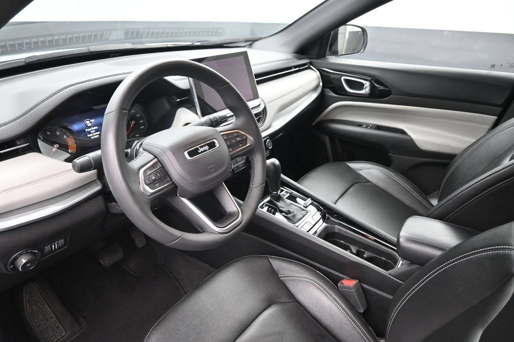 Used 2025 Jeep Compass Limited AWD/4WD image 20