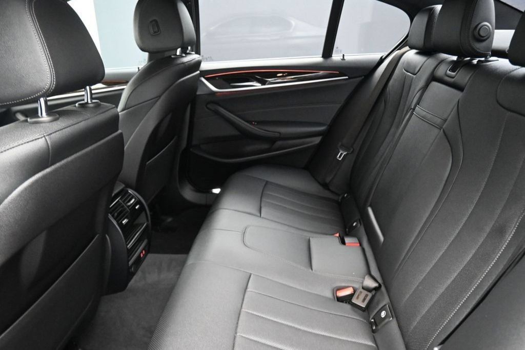 Used 2023 BMW 540i w/ Convenience Package RWD image 10