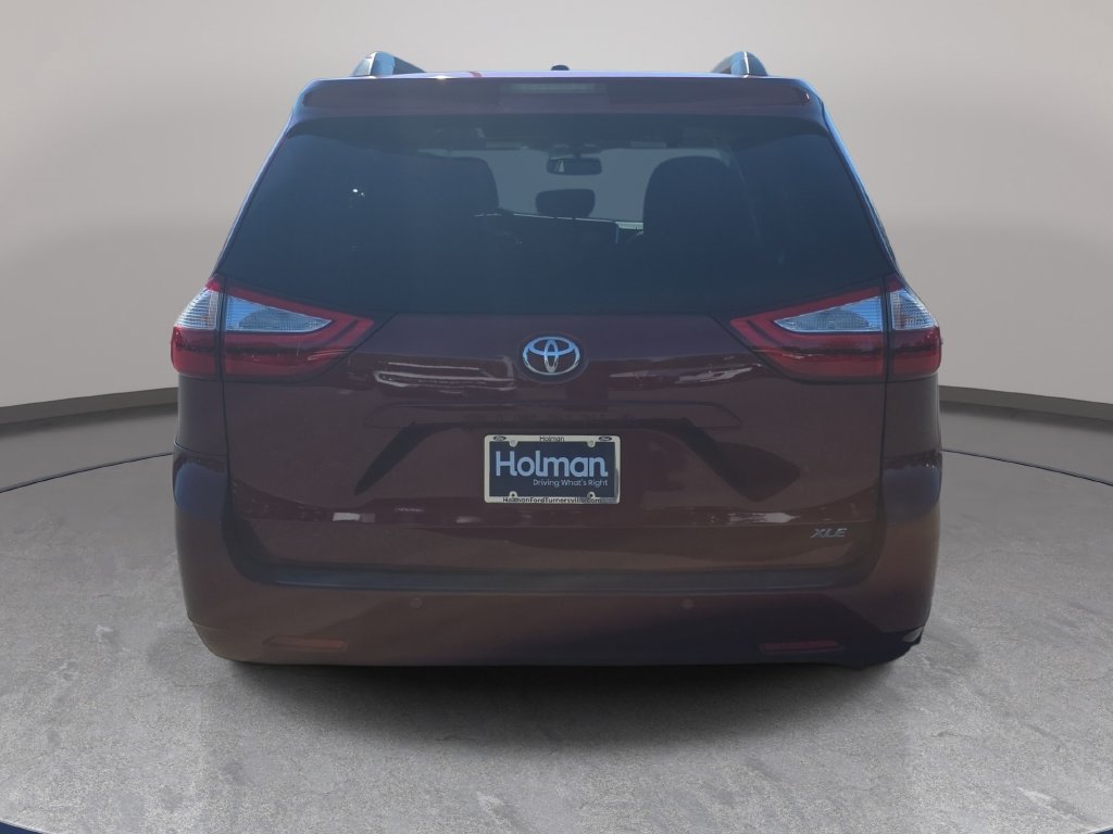 Used 2017 Toyota Sienna XLE Premium w/ Protection Package FWD image 7