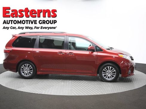 Used 2019 Toyota Sienna XLE FWD image 48