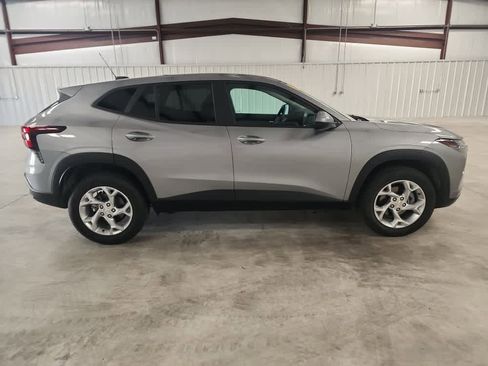 Used 2024 Chevrolet Trax LS w/ LS Convenience Package image 6