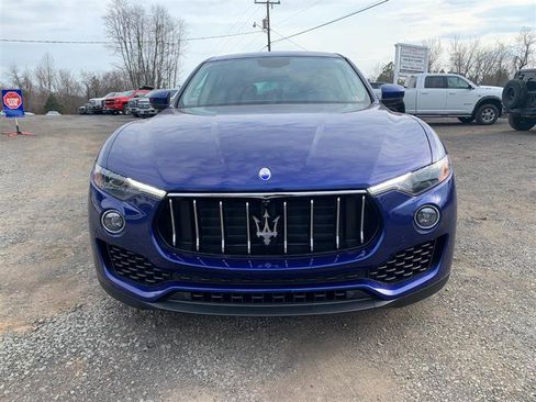 Used 2017 Maserati Levante image 11
