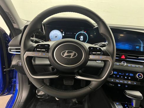 Used 2025 Hyundai Elantra SEL image 15