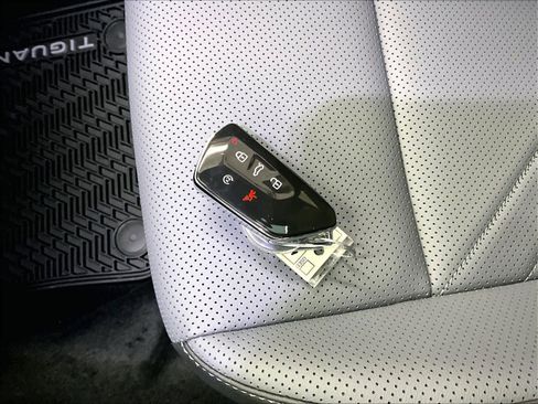 New 2026 Volkswagen Tiguan SE R-Line image 35