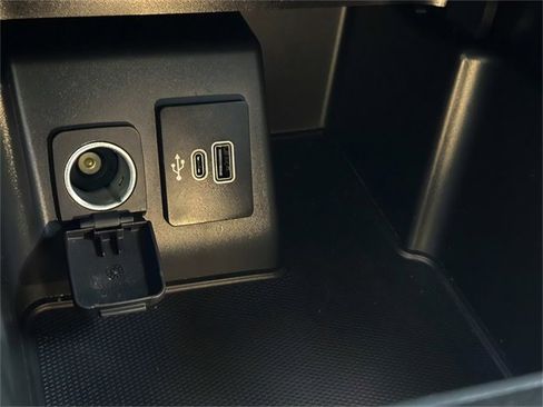 Used 2025 Ford Explorer ST-Line w/ ST-Line Street Pack image 16