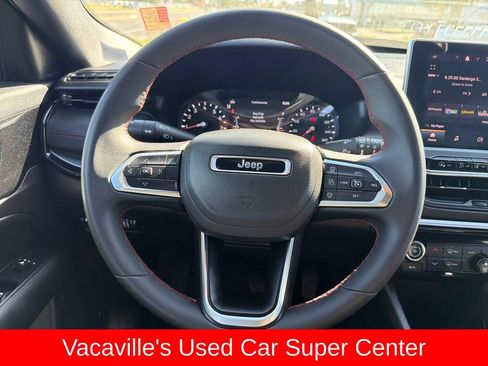 Used 2025 Jeep Compass Trailhawk AWD/4WD image 14