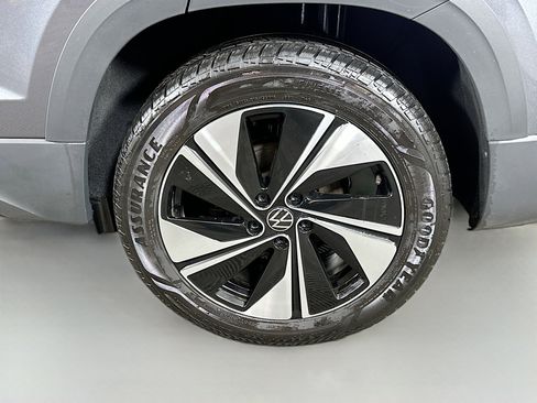 Used 2023 Volkswagen Taos SE AWD/4WD image 28