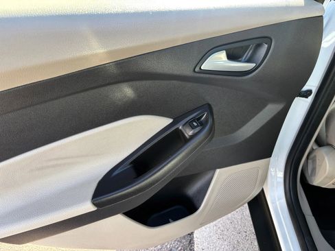 Used 2014 Ford Focus SE image 32