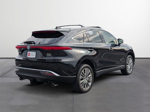 Used 2021 Toyota Venza XLE w/ Softex Package image 5