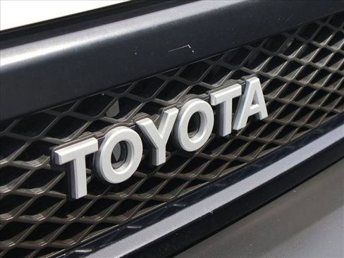 Used 2013 Toyota FJ Cruiser 4WD w/ Upgrade Pkg image 28