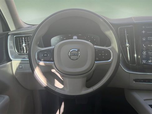 Used 2018 Volvo XC60 T5 Momentum w/ Vision Package image 14