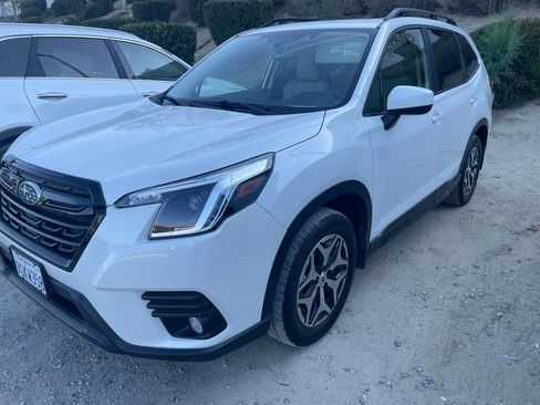 Used 2023 Subaru Forester Premium AWD/4WD image 5